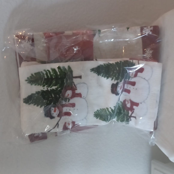 Snowman table runner & kitchen towel set - Picture 2 of 6
